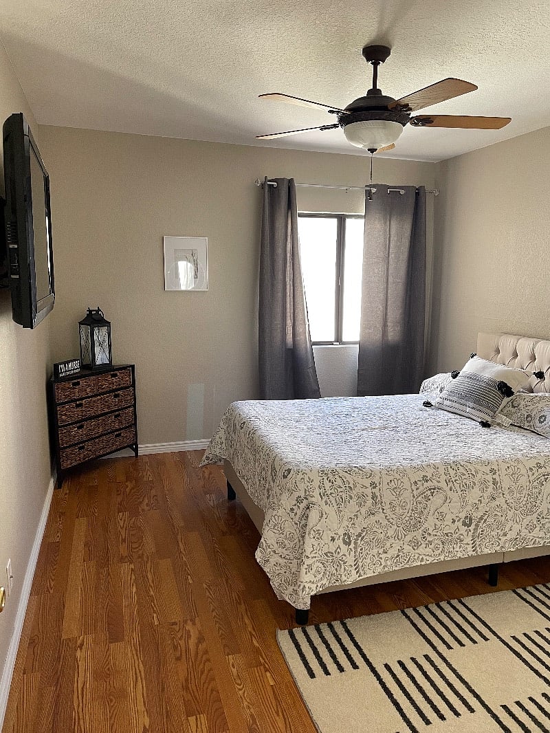 Bedroom - Queen bed with smart TV W