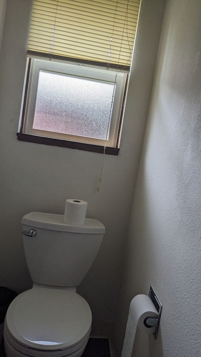 1/2 bath in the main bedrm