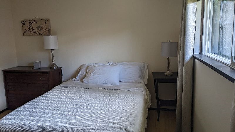 Main bedroom with 1/2 bath