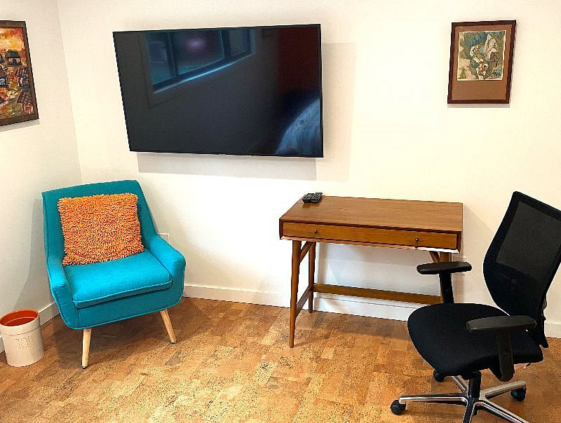 A widescreen tv (with cable provided), desk (with internet) and lounge chair make your room super functional