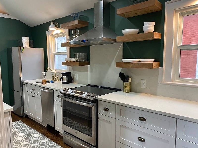 Full kitchen with everything you need.