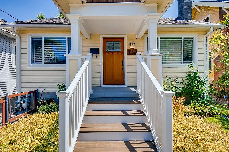 front entrance (guest suite entrance is in back)