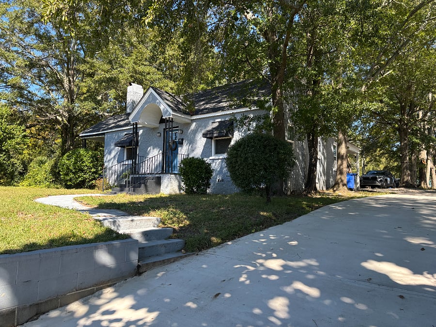 Front of House and Driveway Entrance from Murchison Road