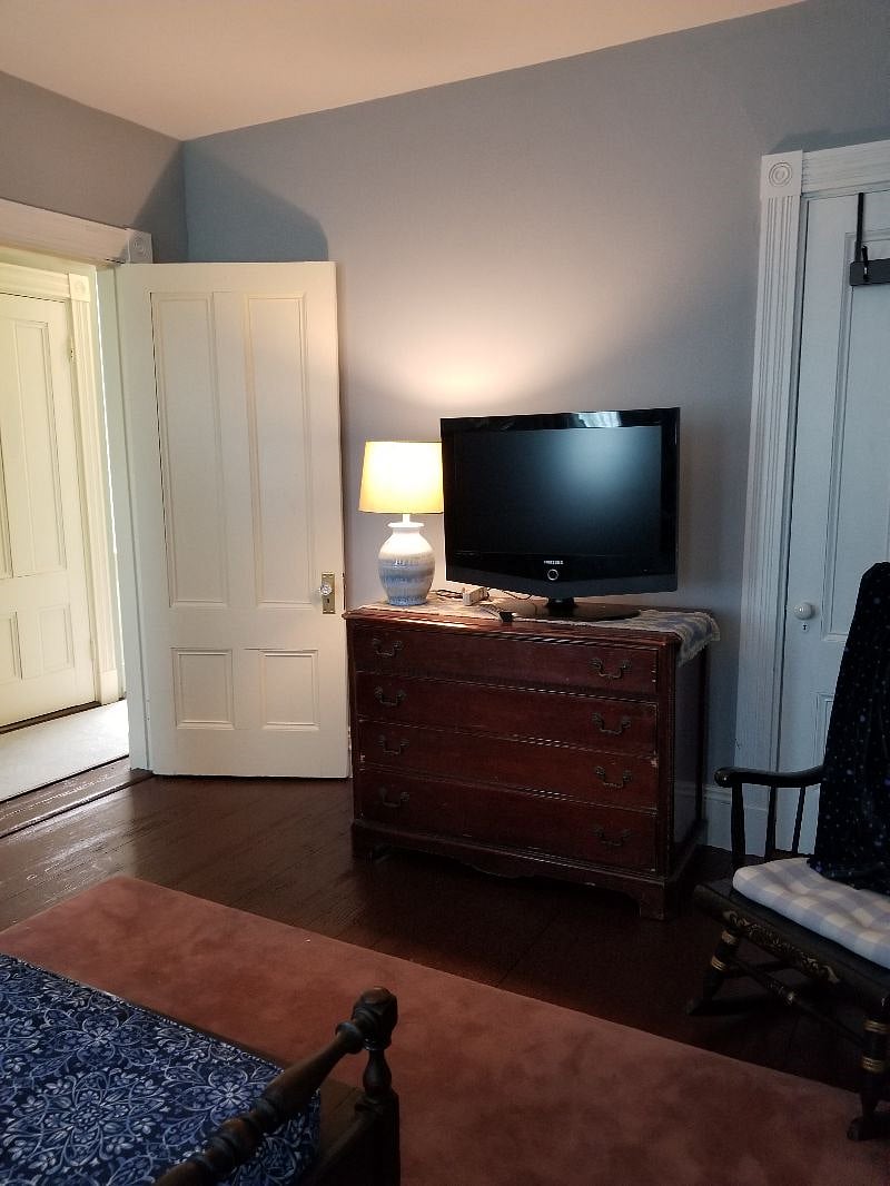 Third floor front bedroom with nonworking firseplace, device ready flat screen tv, bed linens, towels and blackout curtains.
Skeleton key locksyour bedroom door.