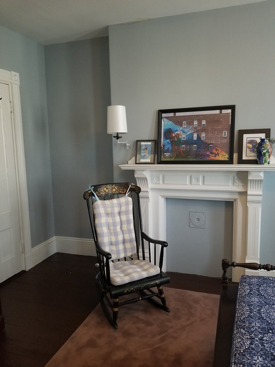 3rd floor bedroom.