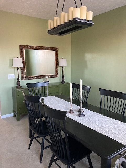 Dinning Room Seats Six. 
