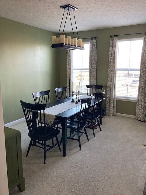 Dinning Room Seats Six 