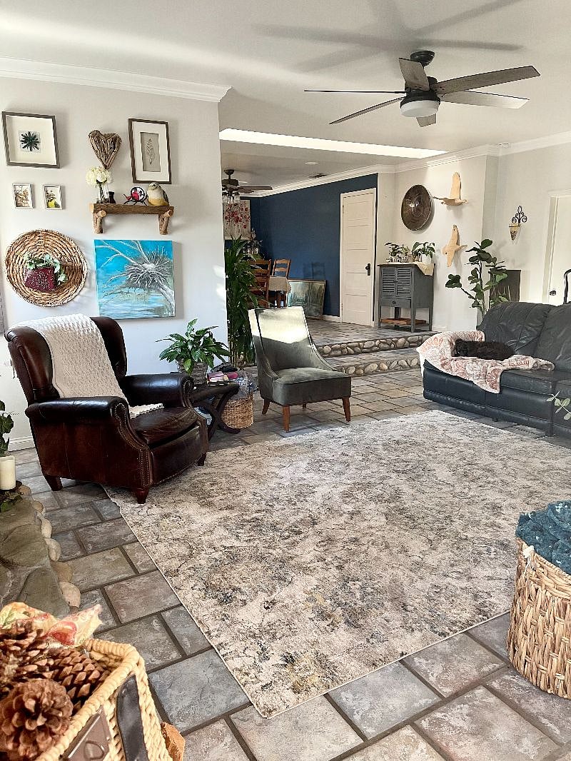 Living Room, two steps up into the dining room and private room access