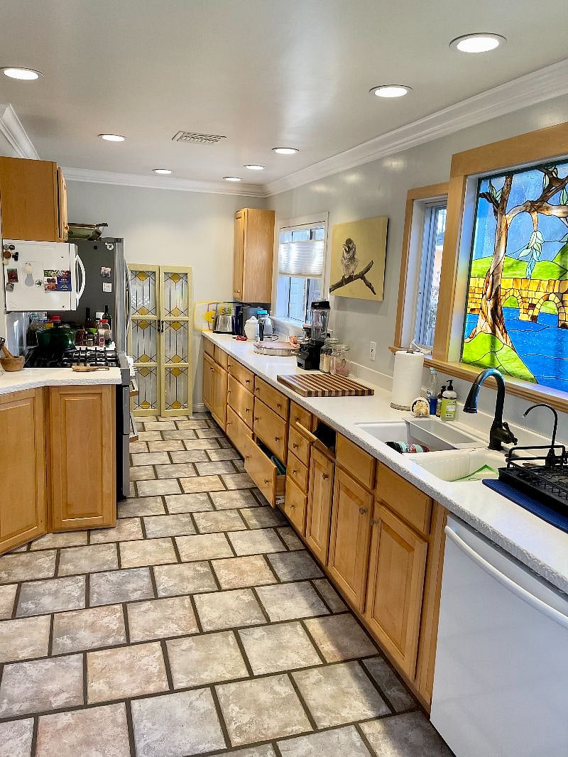 Shared Full Kitchen