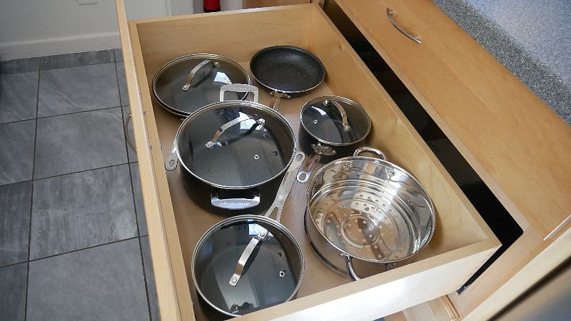 Cooking pots and pans 