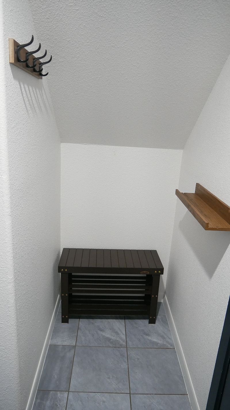 Entry nook with space for your shoes, coats and keys