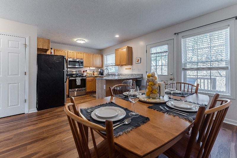 Furnished Finder property 350989_1 photo 8