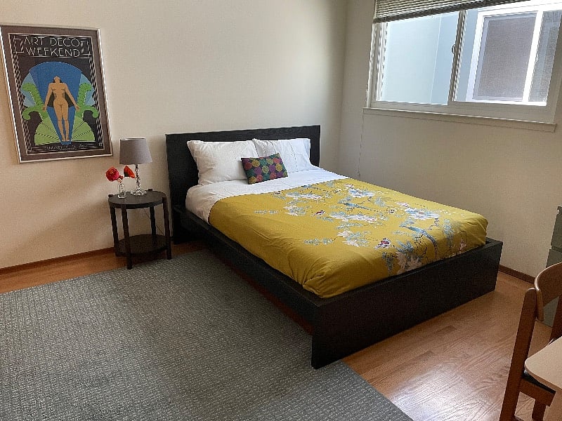 Middle Bedroom ( with desk)