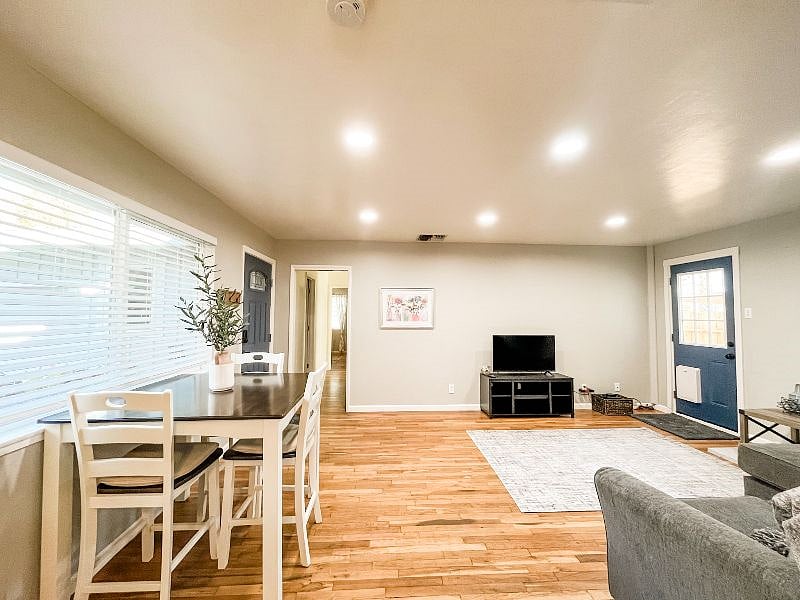 Furnished Finder property 351468_2 photo 2