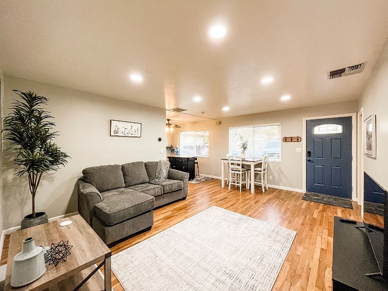 Furnished Finder property 351468_2 photo 1