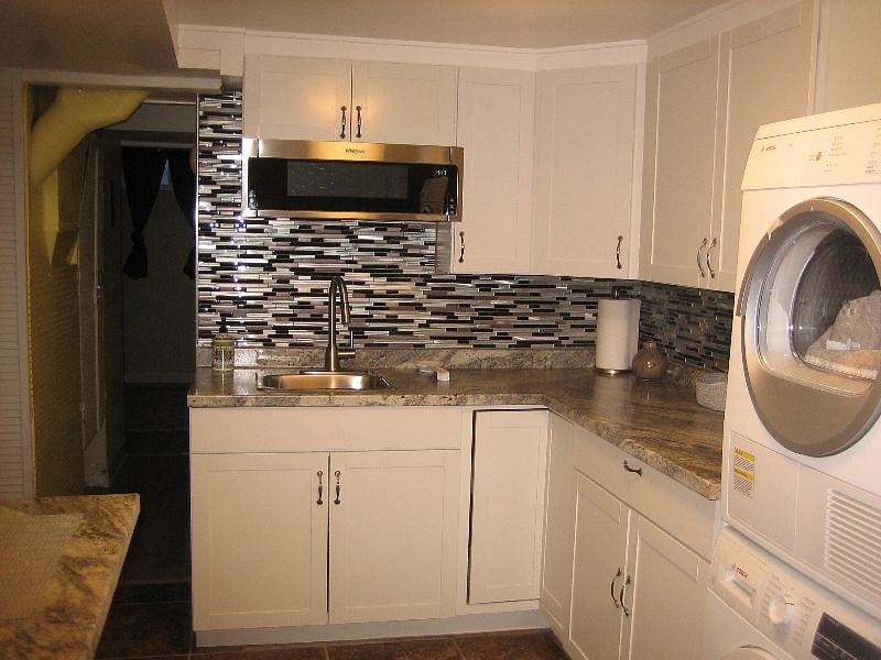 Another view of kitchen with stackable washer/dryer 