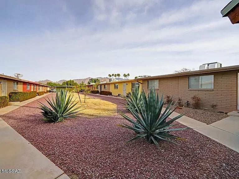 Outdoor Community Space / Courtyard