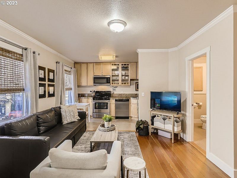 Furnished Finder property 352026_1 photo 17