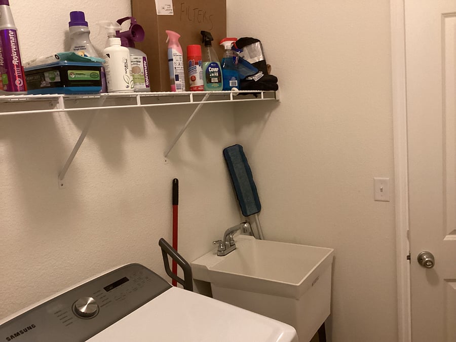 LAUNDRY ROOM - View of utility sink.