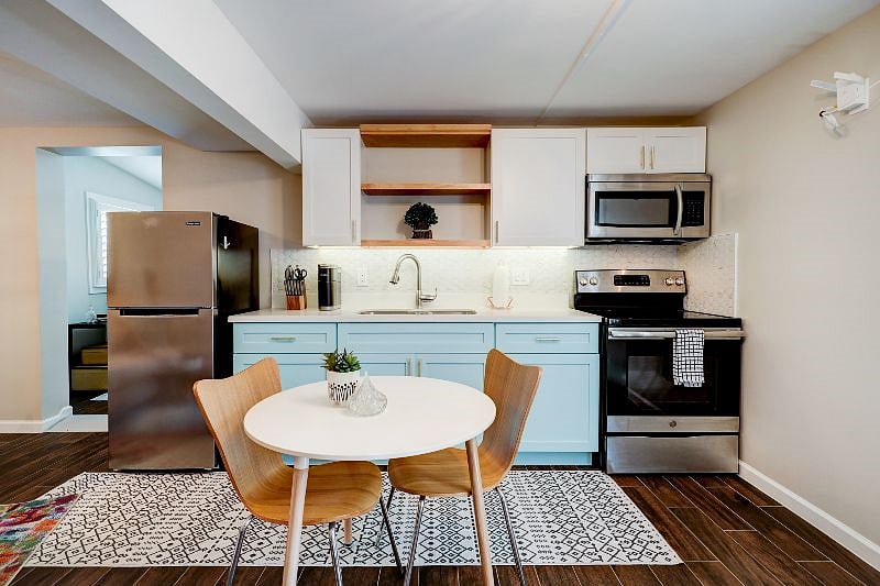 Full kitchen