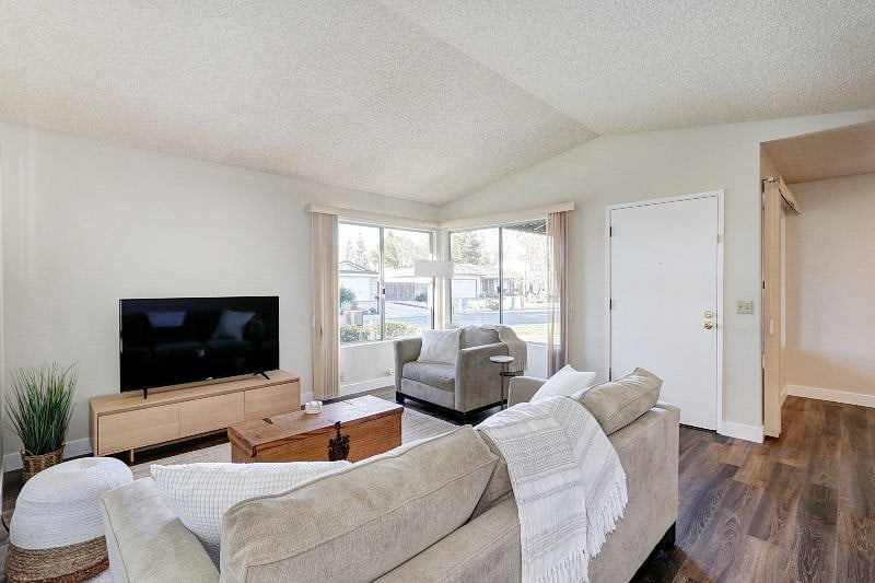 Furnished Finder property 352083_1 photo 3