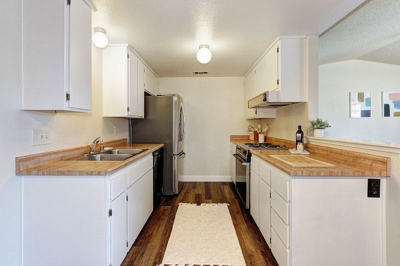 Furnished Finder property 352083_1 photo 11