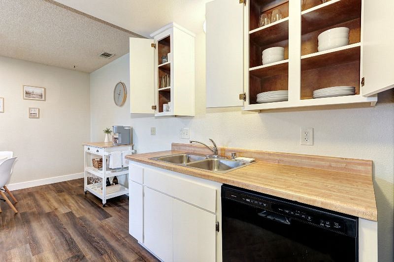 Furnished Finder property 352083_1 photo 15