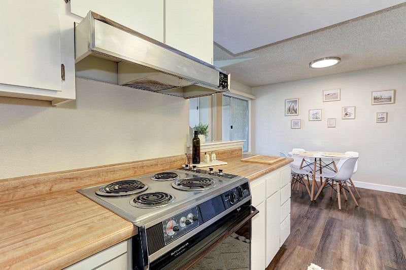 Furnished Finder property 352083_1 photo 16
