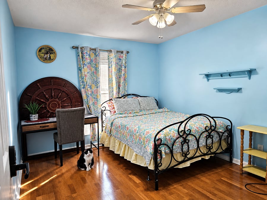2nd bedroom