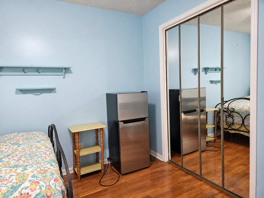 2nd bedroom closet