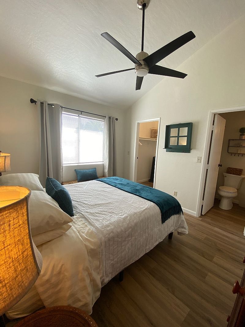 GUEST ROOM ACCESS TO HALL BATH