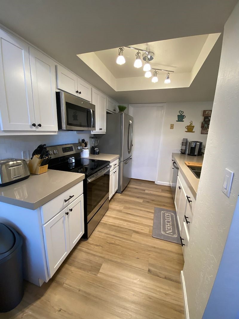 COZY KITCHEN