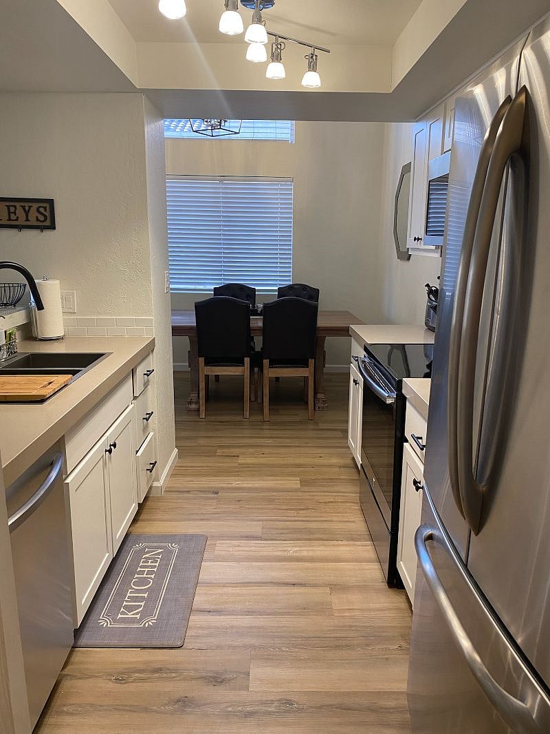 EAT IN KITCHEN