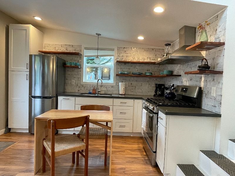 Furnished Finder property 352404_1 photo 3