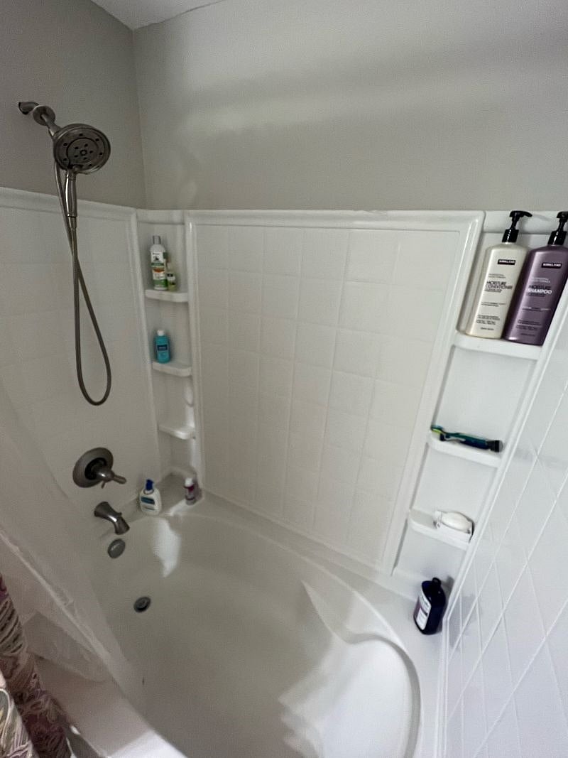 Master Bathroom Tub/Shower