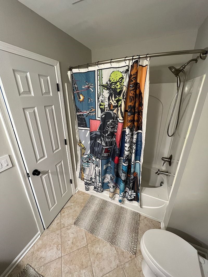 Guest Bathroom Shower/Tub
