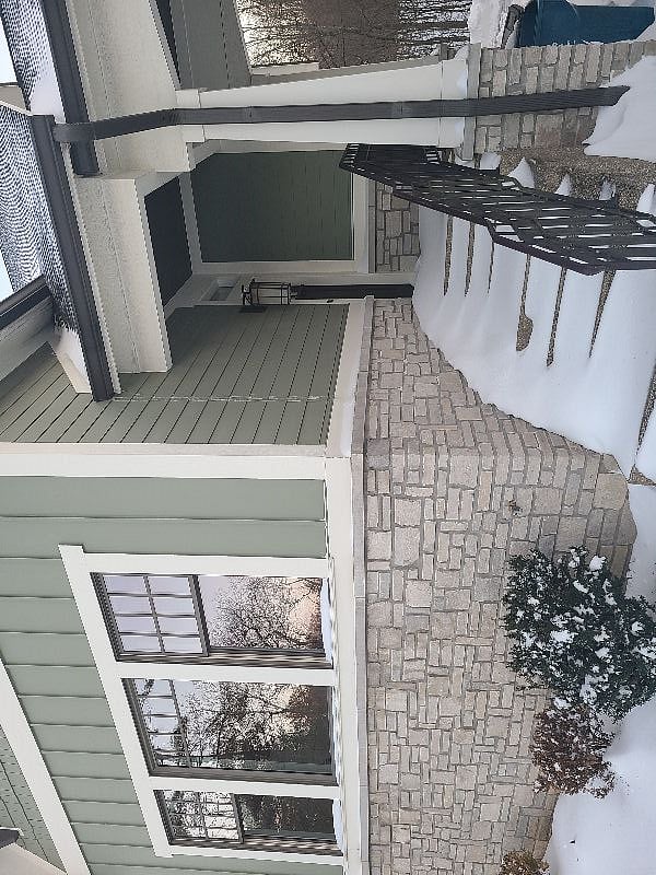 Separate entrance to studio on main floor