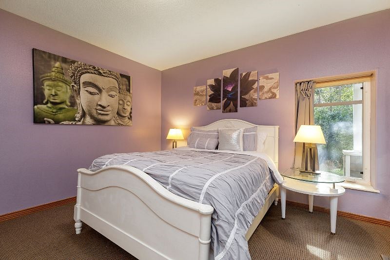 Wake up to tranquil views of Kellogg Creek, or close the room-darkening curtains for deep, uninterrupted sleep.