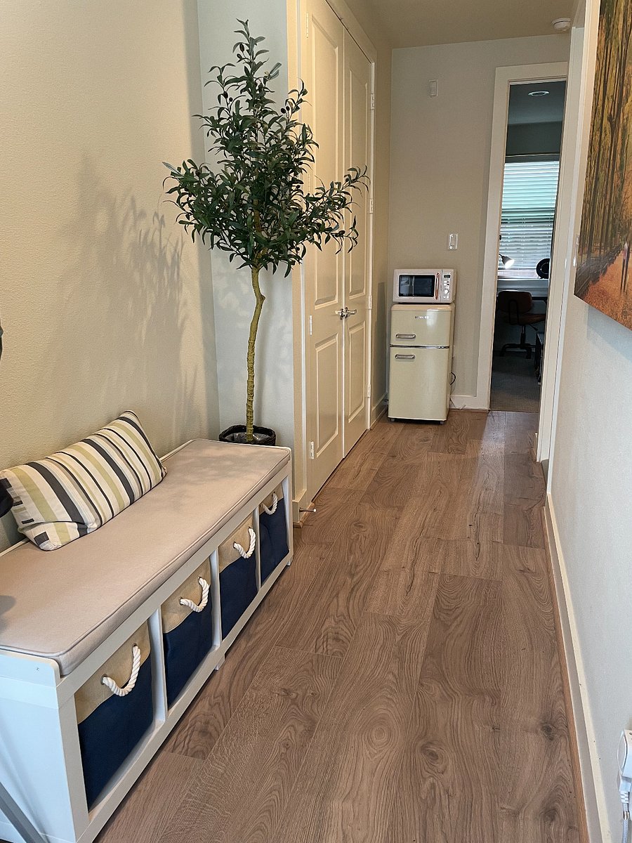 entrance hallway, mini fridge & microwave downstairs