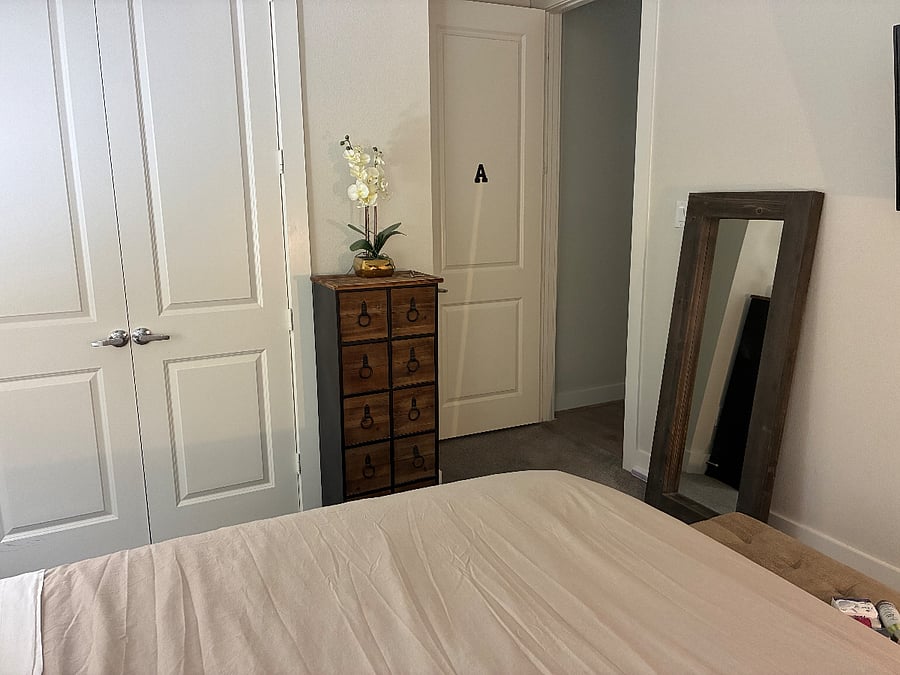 queen bedroom