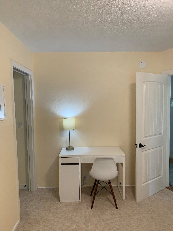 Bedroom 2 - Small workspace
