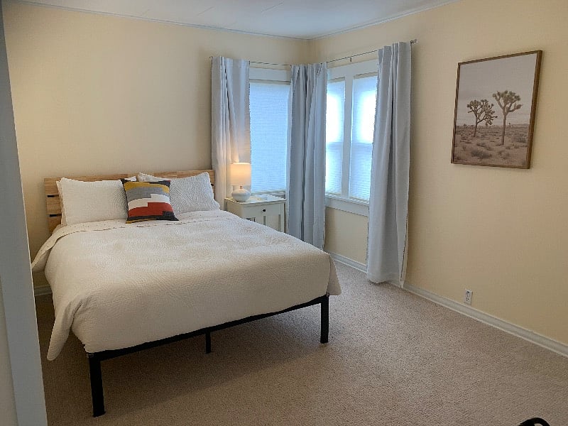 Bedroom 1 - Queen bed