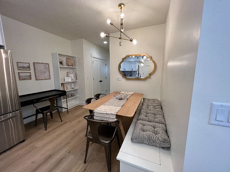 Table & dining bench. Seats 6 comfortably.