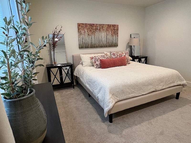 King bed & dresser 