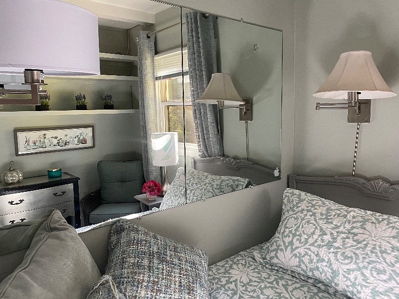 SINGLE BEDROOM