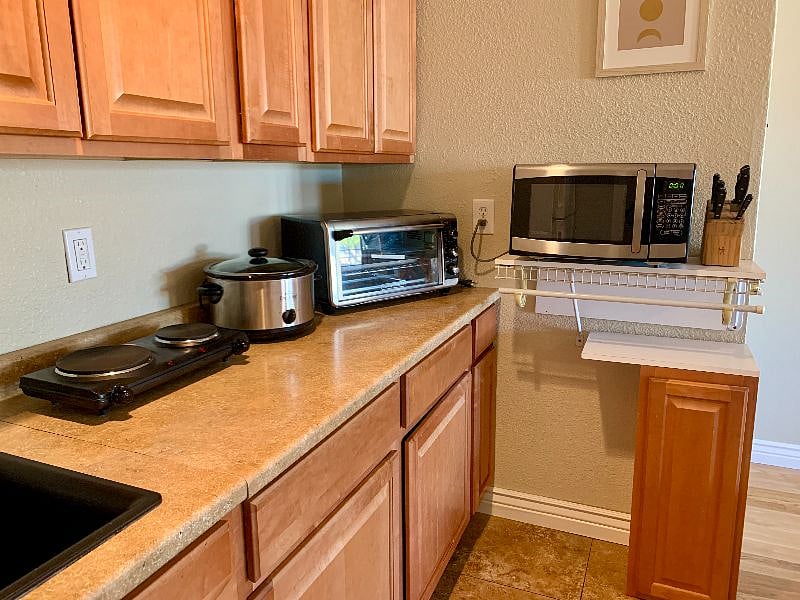 Hot plate, slower cooker crockpot, extra large toaster over, microwave and knife block.