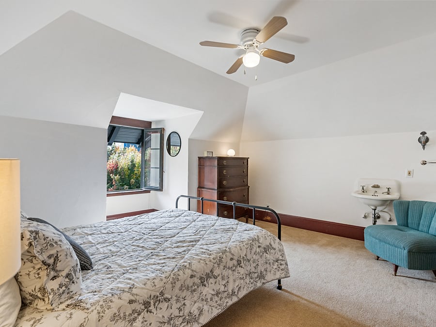 Spacious bedroom with Queen easily accommodates workspace.