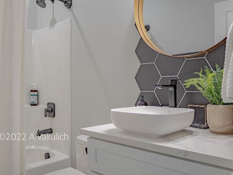 2nd bathroom