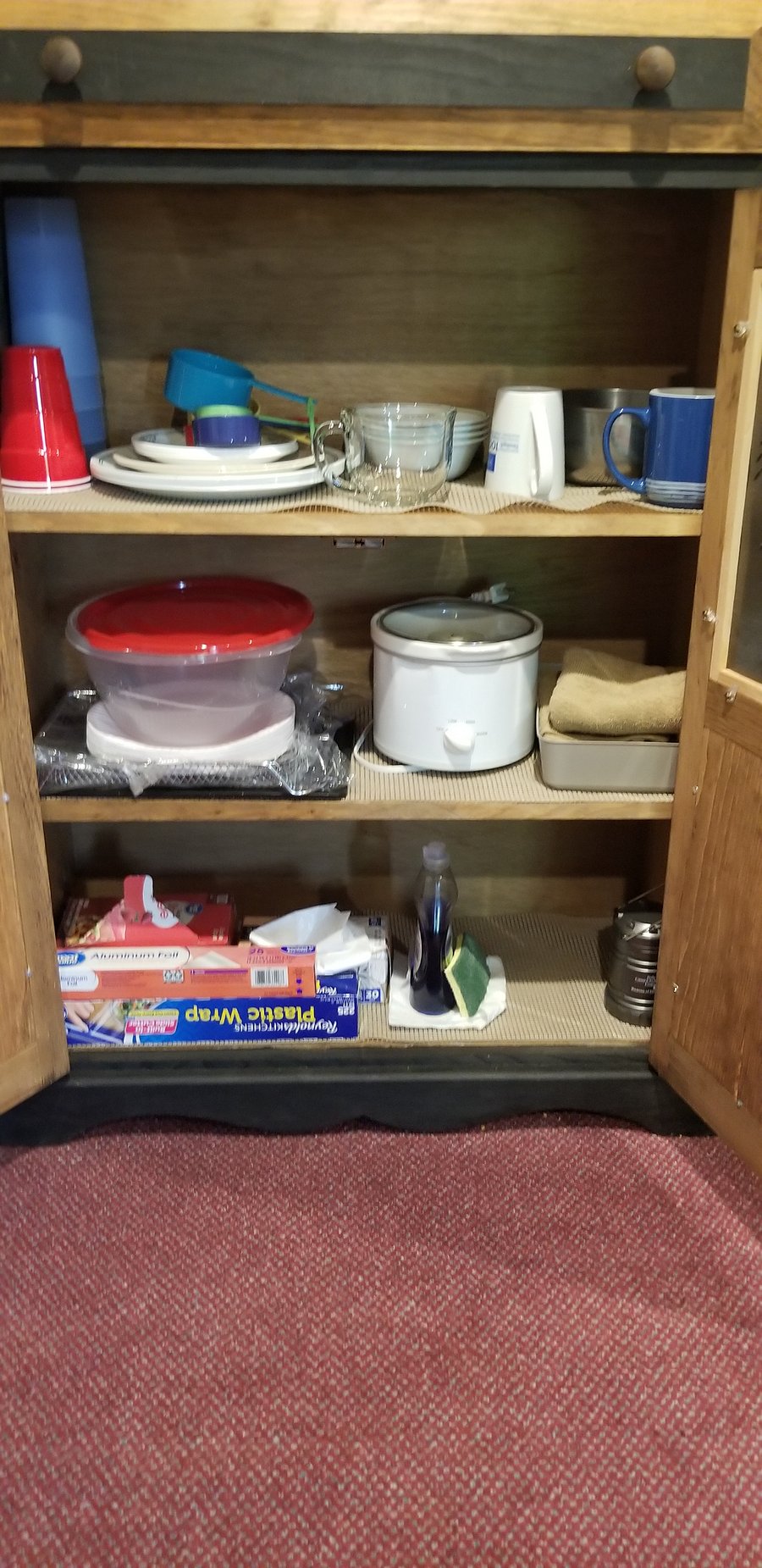 Bowls, plates and other kitchen supplies that are available for your use.