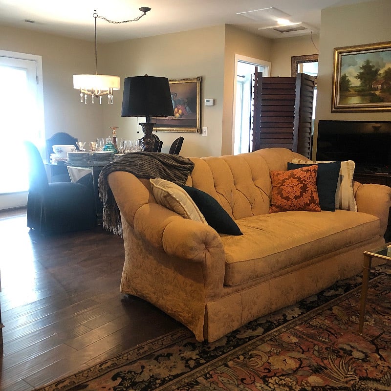 LIVING ROOM UPPER UNIT